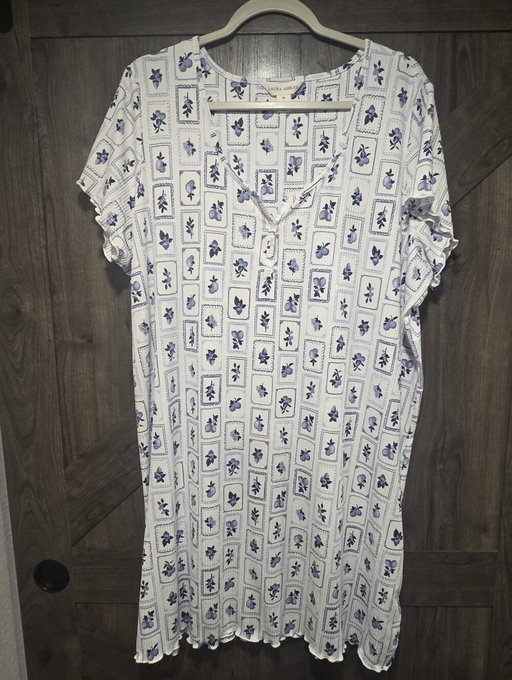 Laura Ashley 1X Floral Sleep Shirt Nightgown Blue White Ribbed Lounge Dress Plus